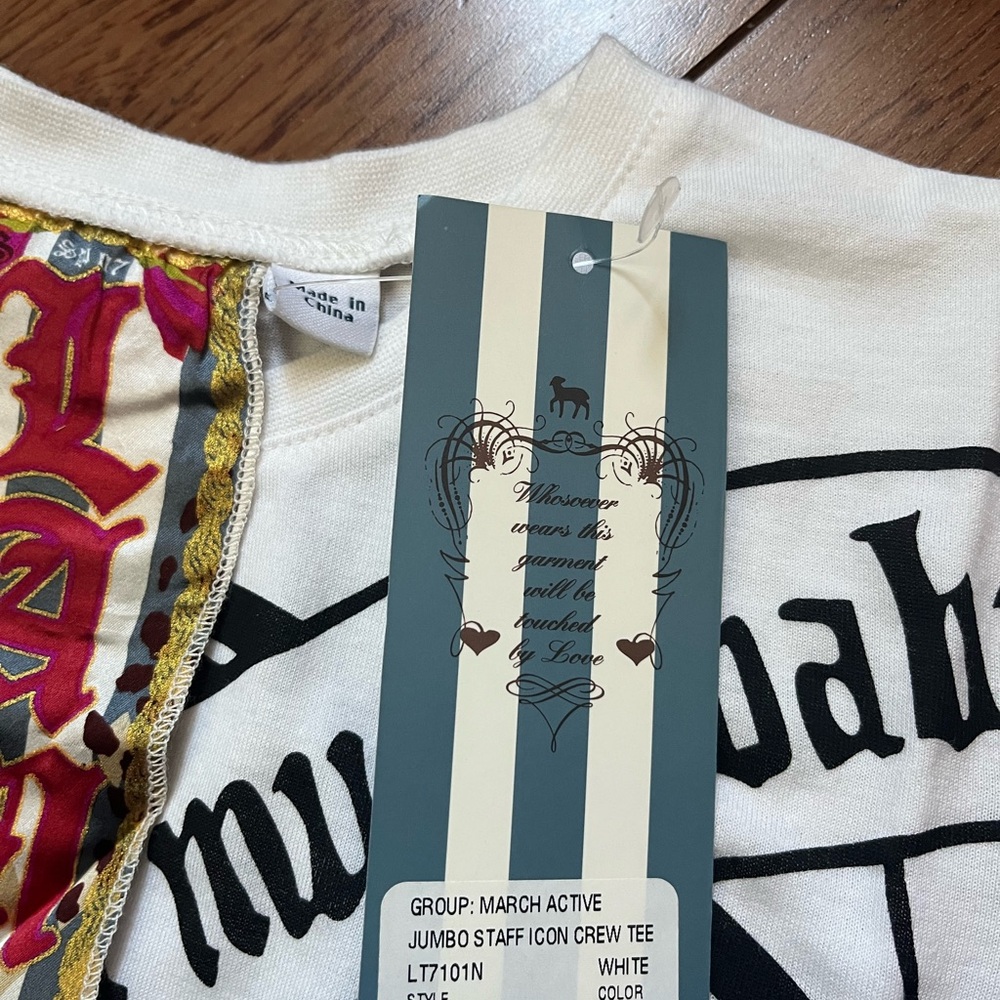 🚨SOLD🚨NWT L.A.M.B. Gwen Stefani Jumbo Staff Icon Logo Tee Shirt ‼️PRICE FIRM‼️ - Picture 4 of 9